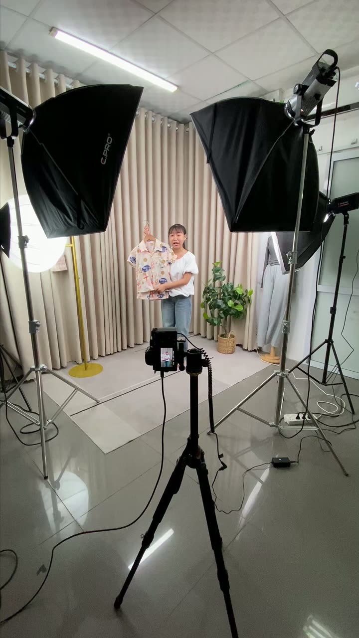 Toàn cảnh phòng live trong lúc quay